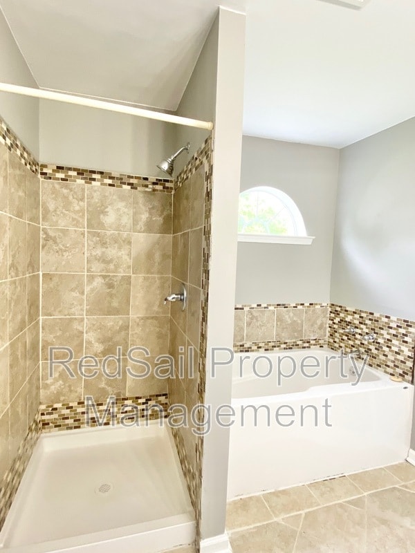 Building Photo - 6205 Calvert Ct