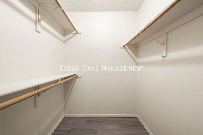 Building Photo - 5908 Sara St