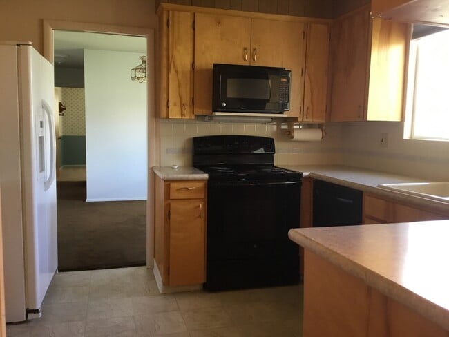 Building Photo - Super Cute..1607 sq. ft 3 Bedroom, 2.5 bat...