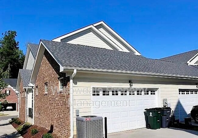 Building Photo - 100 Spring Pine Ln