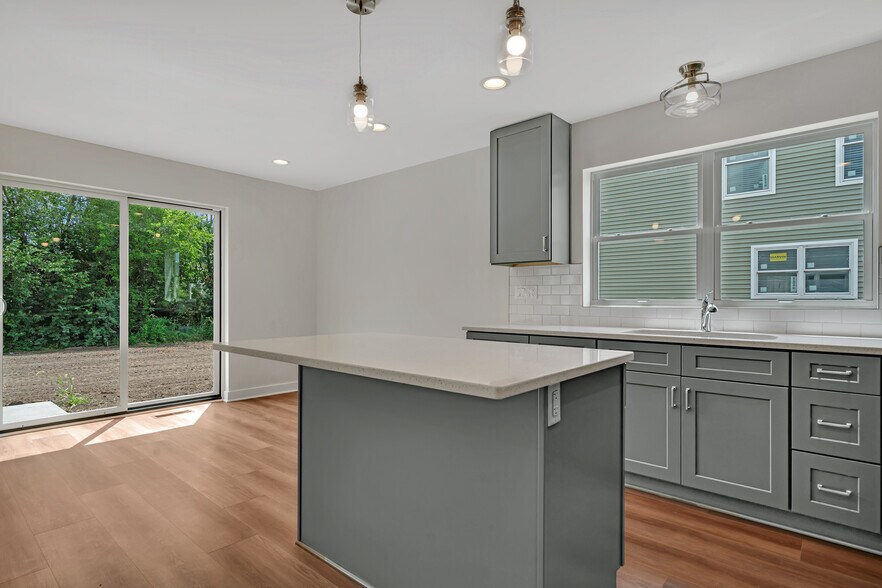 Building Photo - 877 Covey Ln