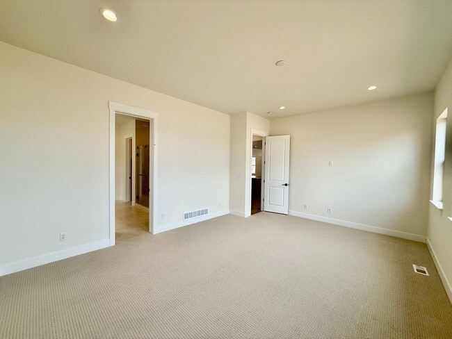 Building Photo - Luxury Living in Kissing Camels – 4 Bed | ...