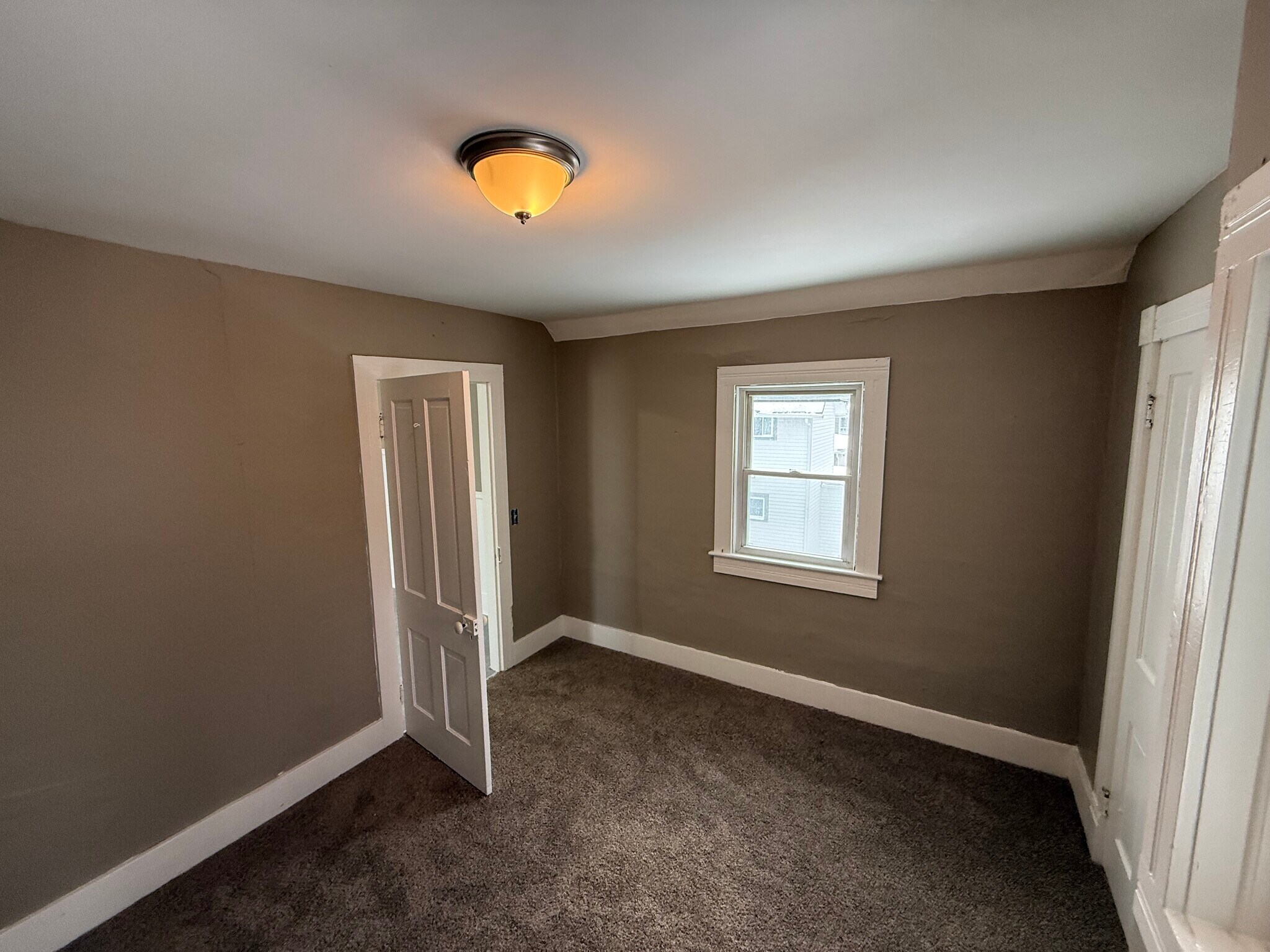 Building Photo - 121 N 8th St