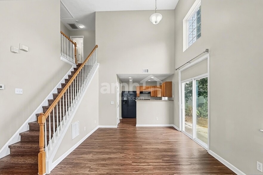 Building Photo - 1244 W Oaks Way