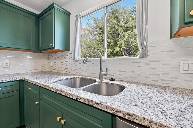 Building Photo - 7115 Renfro Dr