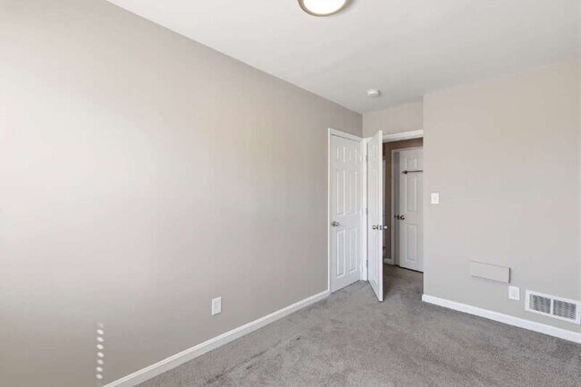 Building Photo - 3482 Dunhaven Rd