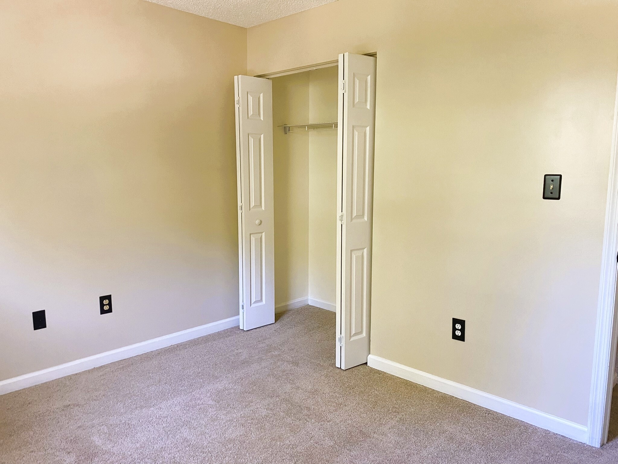 Building Photo - 3558 Winthrop Dr