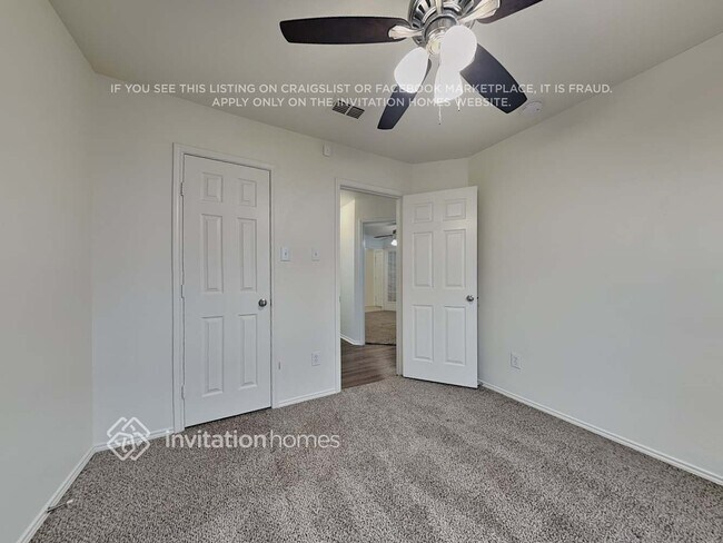 Building Photo - 905 Hidden Oaks Dr