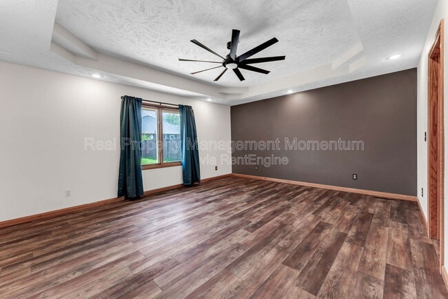 Building Photo - 514 N Ellen St