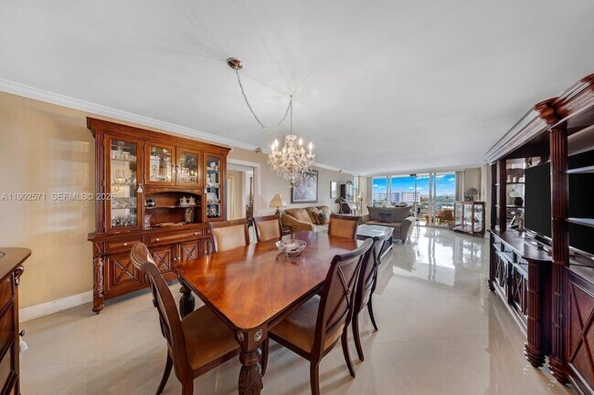 Building Photo - 3095 N Course Dr