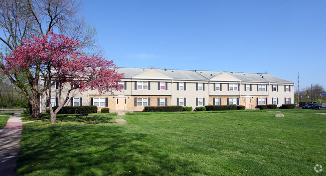 Building Photo - Amberly Square Apartments