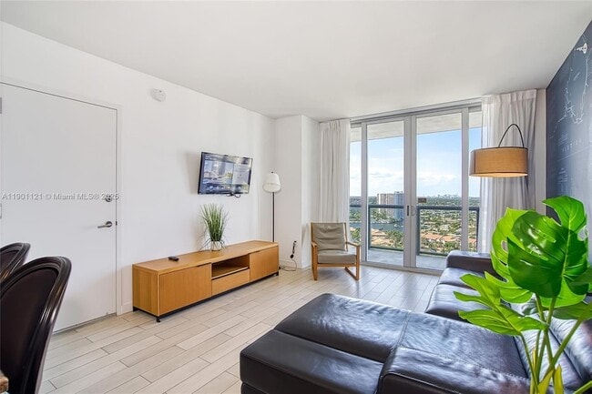 Building Photo - 2602 E Hallandale Beach Blvd