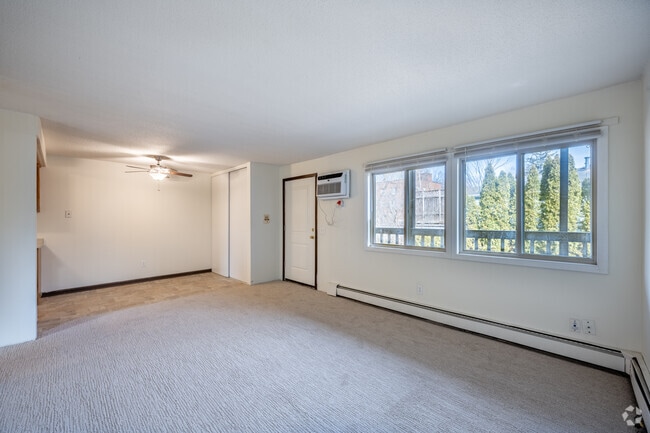 Interior Photo - 2122 Grand Ave S