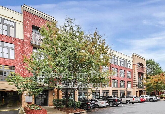 Building Photo - 2125 Southend Dr