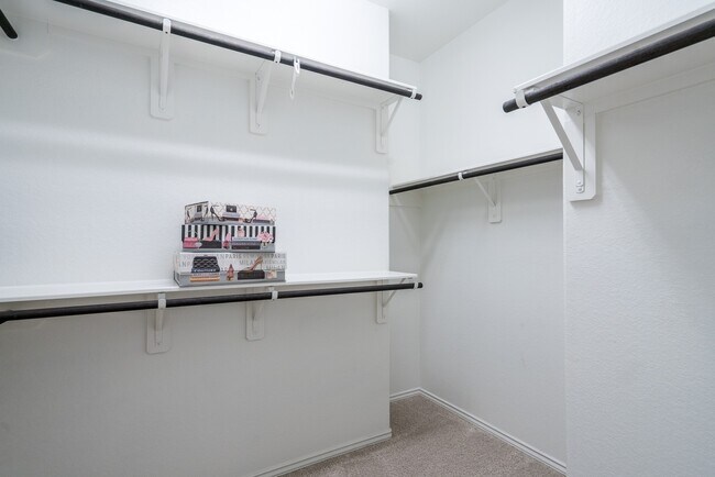 Building Photo - 15518 Lake Meridian Dr