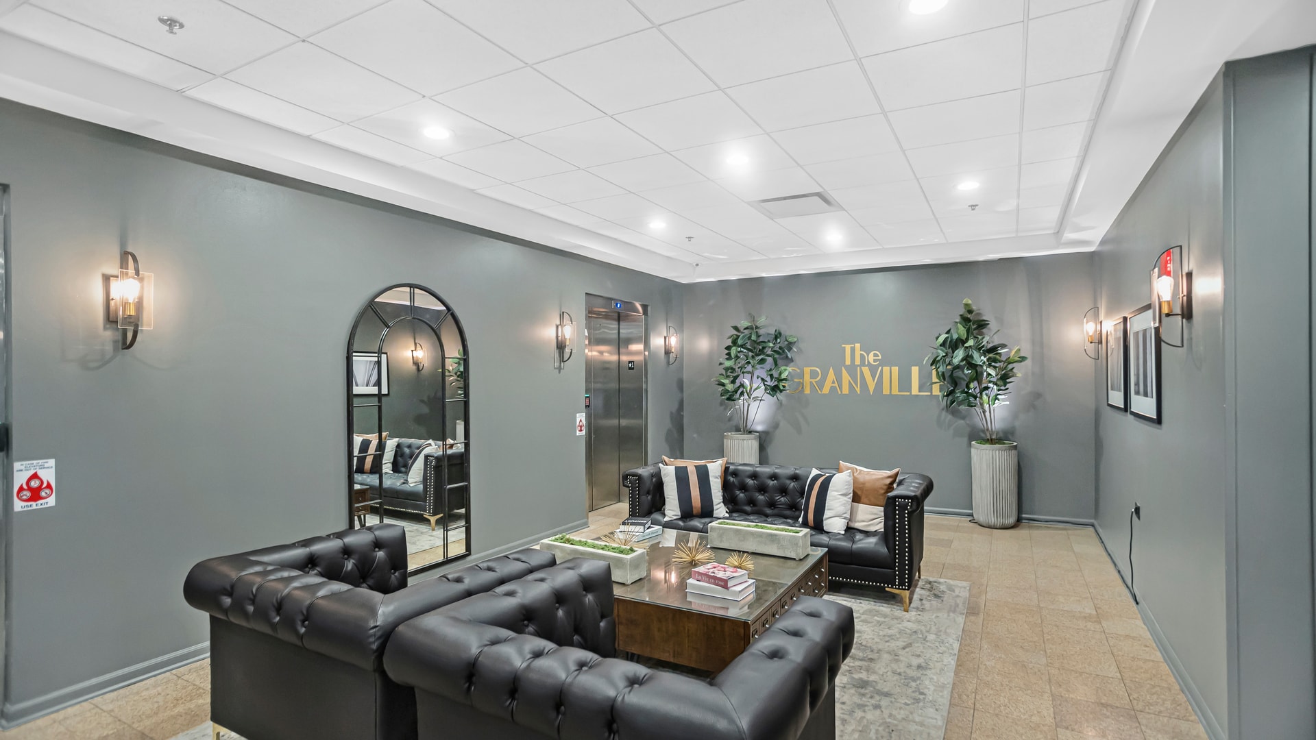 Building Photo - 1134 W Granville Ave