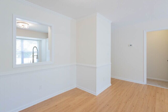 Building Photo - Lovely Townhome in Stone River