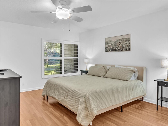 Building Photo - 5087 Oakhill Ln