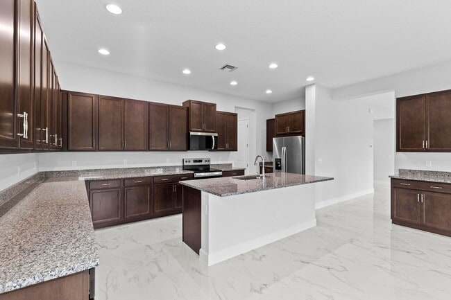 Building Photo - 15054 Wildwood Cir