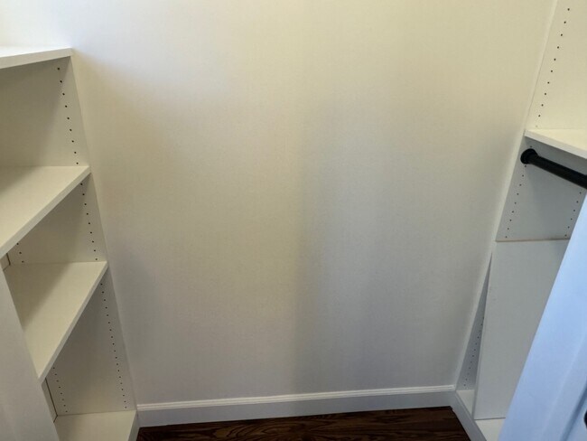 Building Photo - 7360 Hesperia Ave