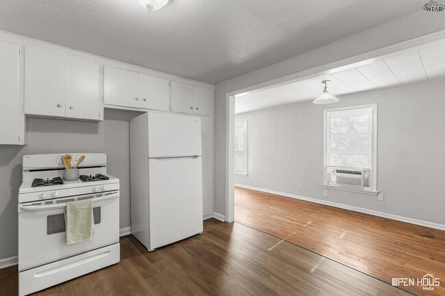 Building Photo - 2714 Sherman Rd