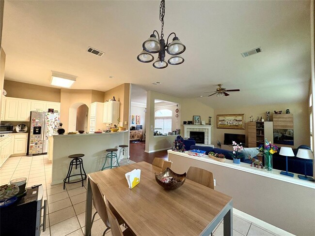 Building Photo - 207 Kettleman Ln N