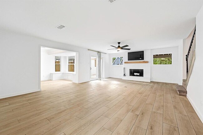 Building Photo - 725 Talmalge Hall Dr