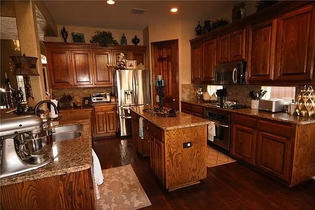 Building Photo - 4205 Lansbury Dr