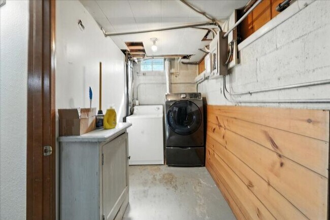 Building Photo - Newly Renovated 5BD/3BA Single-Family Home in University Park - Near UPortland! $3,750/mo - Avail...