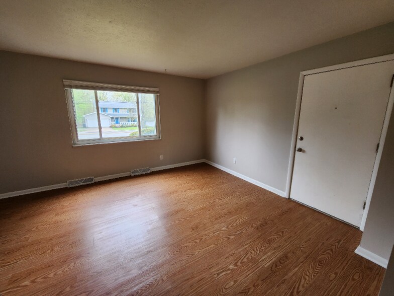 Building Photo - 2347 Graham Rd