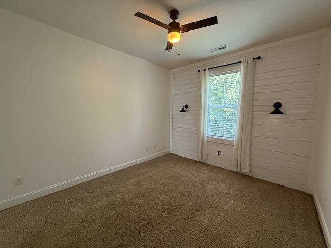 Building Photo - 804 Oleander St