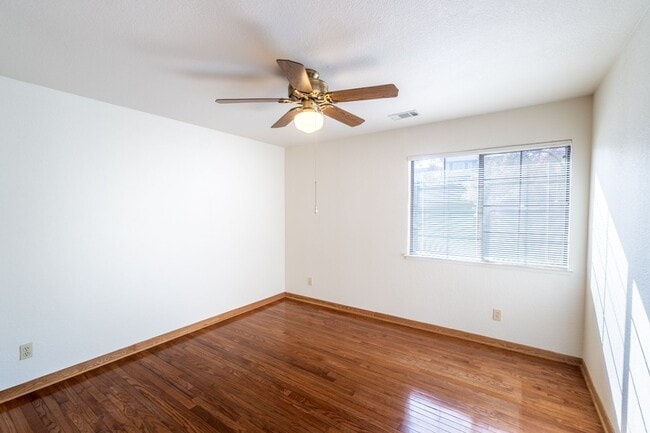 Building Photo - 2741 Seminole Dr