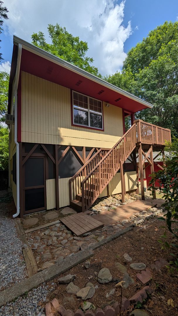Building Photo - East Asheville Cottage