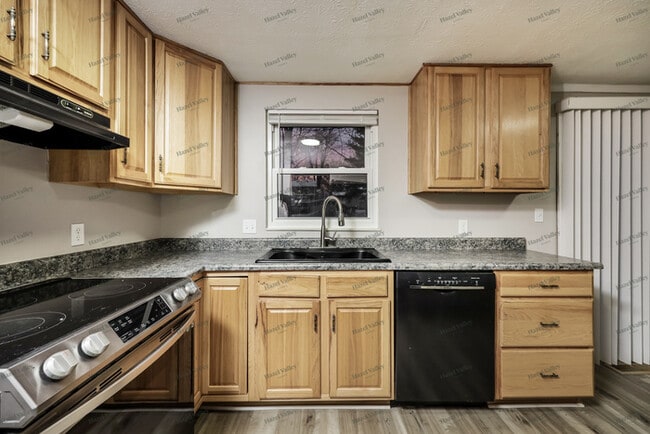 Building Photo - 10257 Chippenham Ct