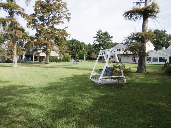 Building Photo - 220 Riverview Ave