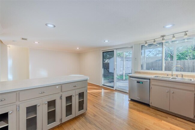 Building Photo - 8203 Beaver Brook Ln