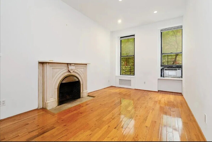 Primary Photo - 125 E 39th St