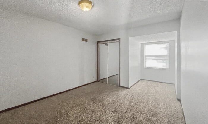 Building Photo - 2356 S Crysler Ave