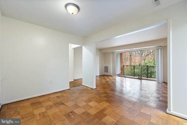 Building Photo - 876 College Pkwy