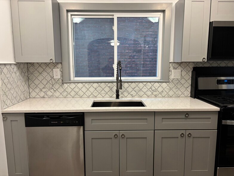 Building Photo - 1132 Northampton St