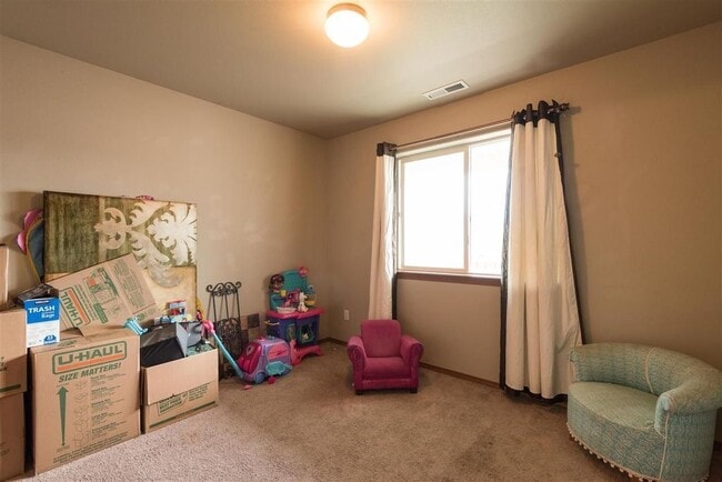 Building Photo - Charming and Bright 3 Bed, 3 Bath Home in ...