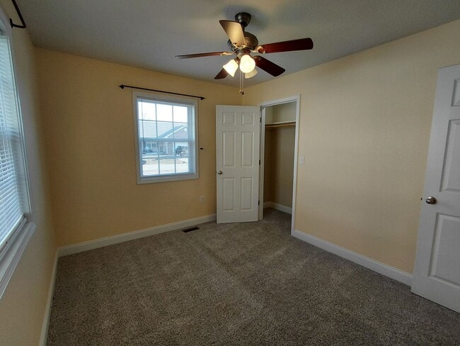 Building Photo - Beautiful home close to post