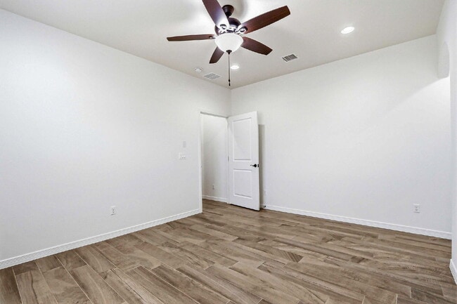 Building Photo - 3 bedroom 2 bath with washer and dryer in 79928