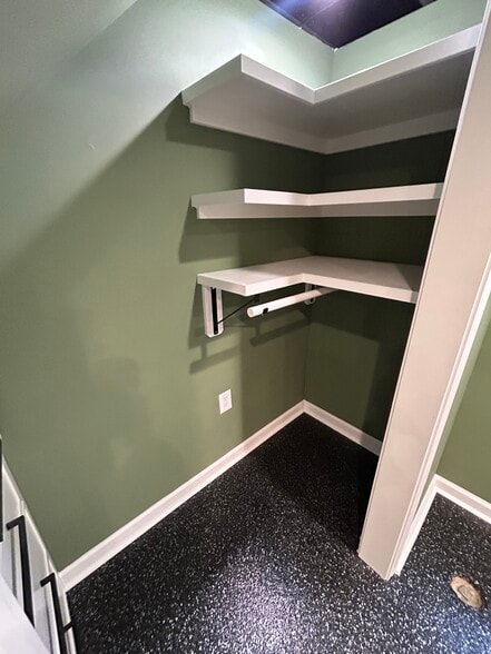 Building Photo - 1008 Lambeth Dr