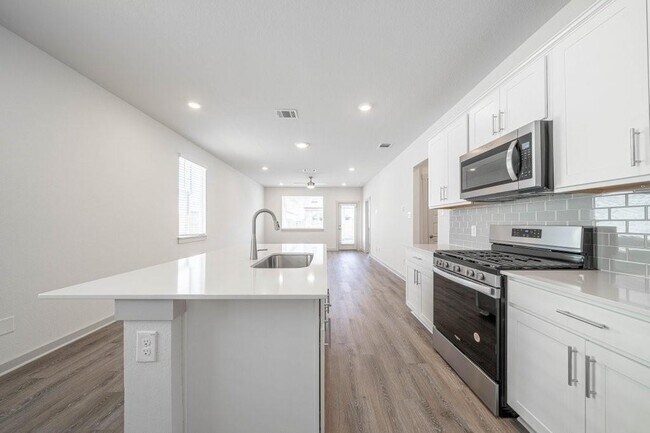 Building Photo - 225 New Hampton Wy