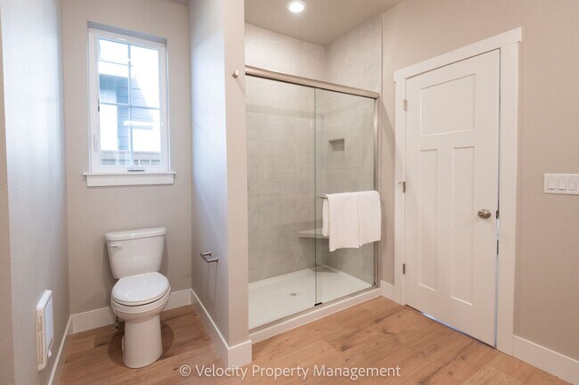 Building Photo - Brand New SE Bend Home!