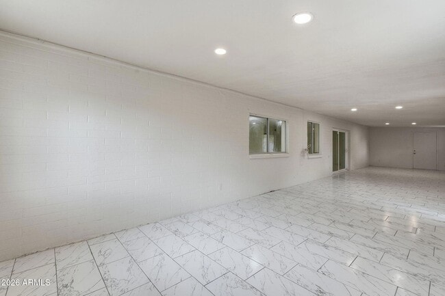 Building Photo - 4731 W Paradise Ln
