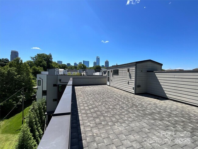 Building Photo - 1012 Westbrook Dr