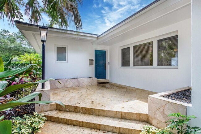Building Photo - 1100 S Alhambra Cir