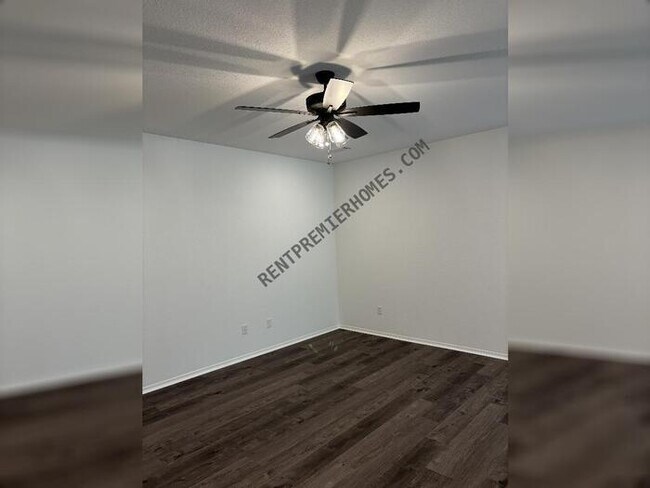 Building Photo - 122 Powder River Dr